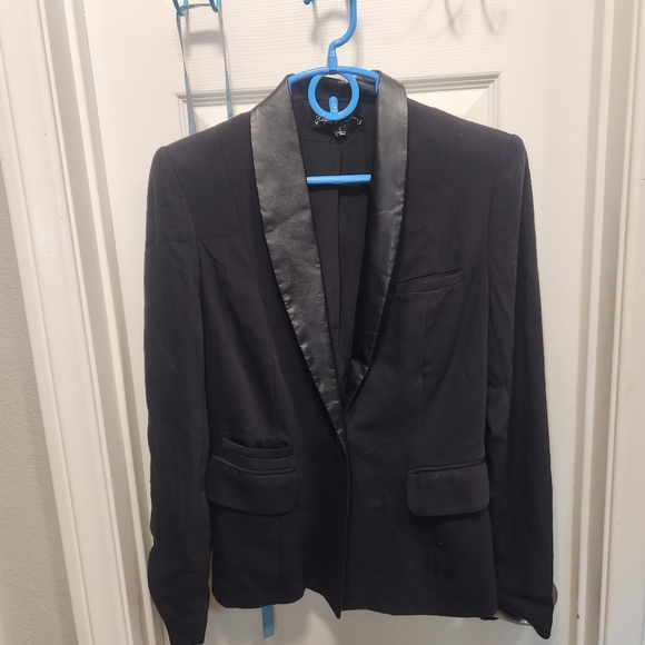 Elizabeth and James Jackets & Blazers - Elizabeth and James blazer with lamb leather collar trim size 2